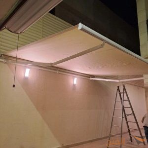 مظلة متحركة