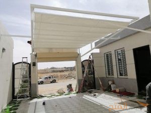 مظلات متحركة يدويا